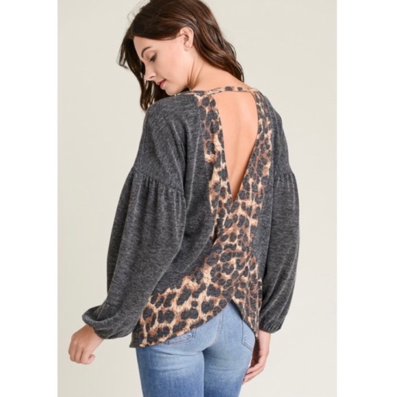 Tops - 🌸🌴🌺SUMMER SALE!!!🌺🌴🌸
 Gray Leopard Cutout Back Top